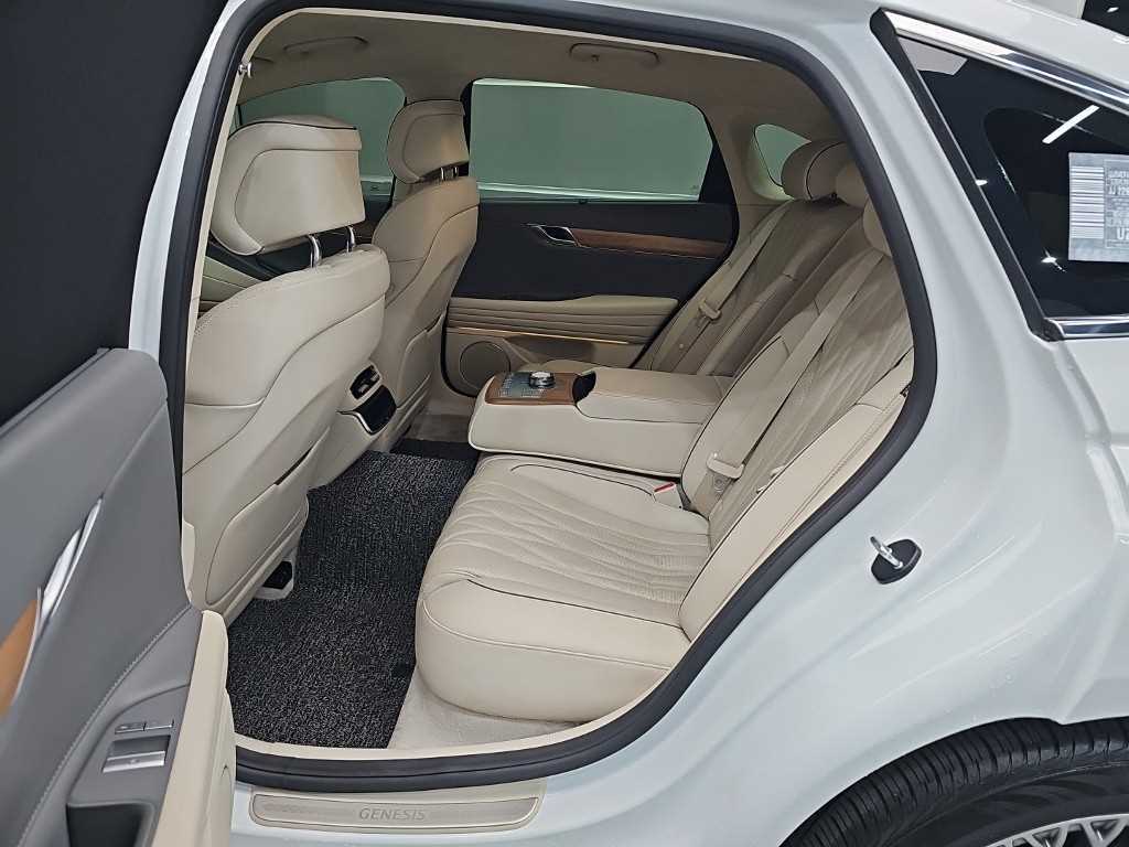 Genesis G80 — photo 12