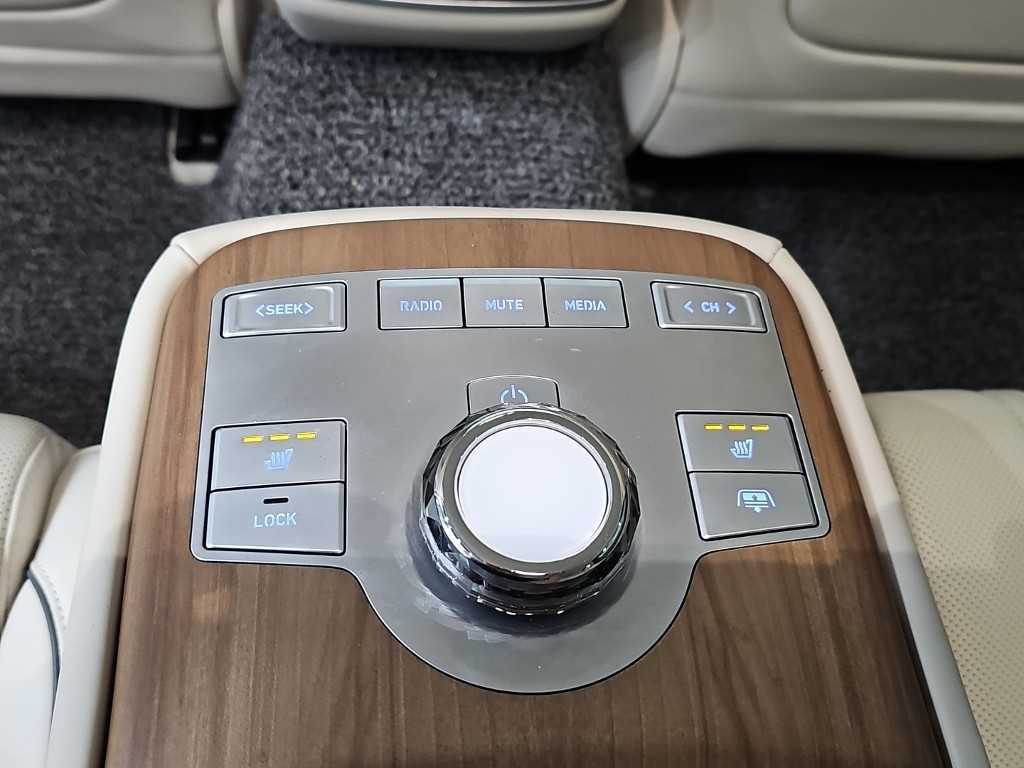 Genesis G80 — photo 15