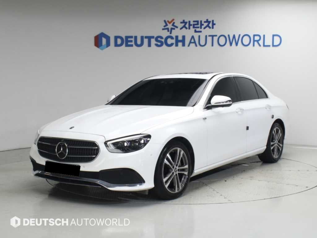 Mercedes-Benz E-Class — photo 01