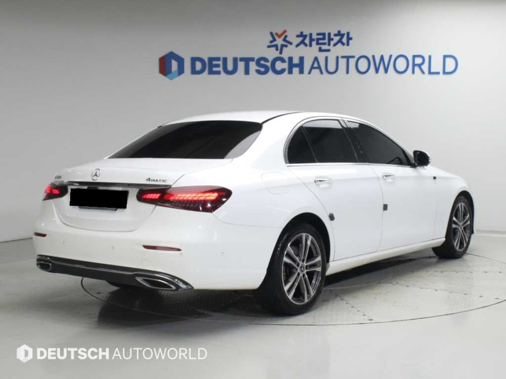 Mercedes-Benz E-Class — photo 02