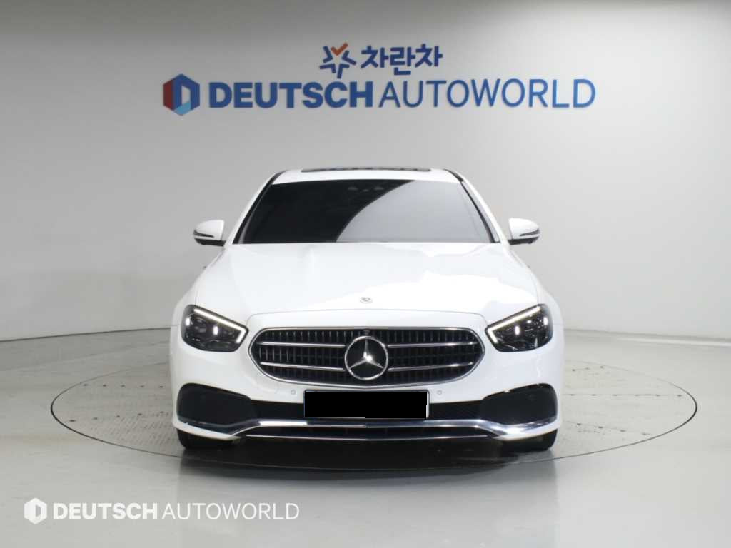 Mercedes-Benz E-Class — photo 03