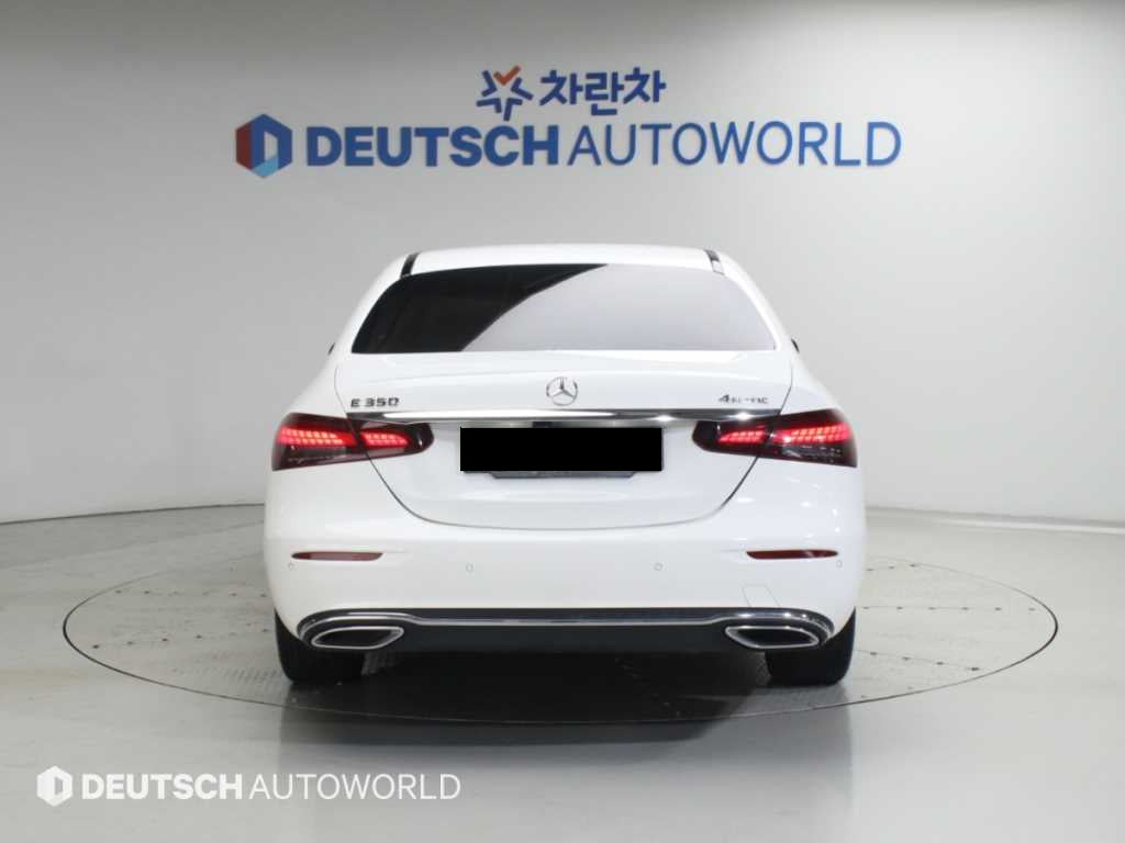 Mercedes-Benz E-Class — photo 04