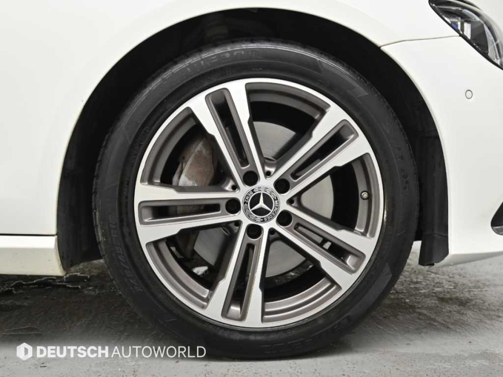 Mercedes-Benz E-Class — photo 05