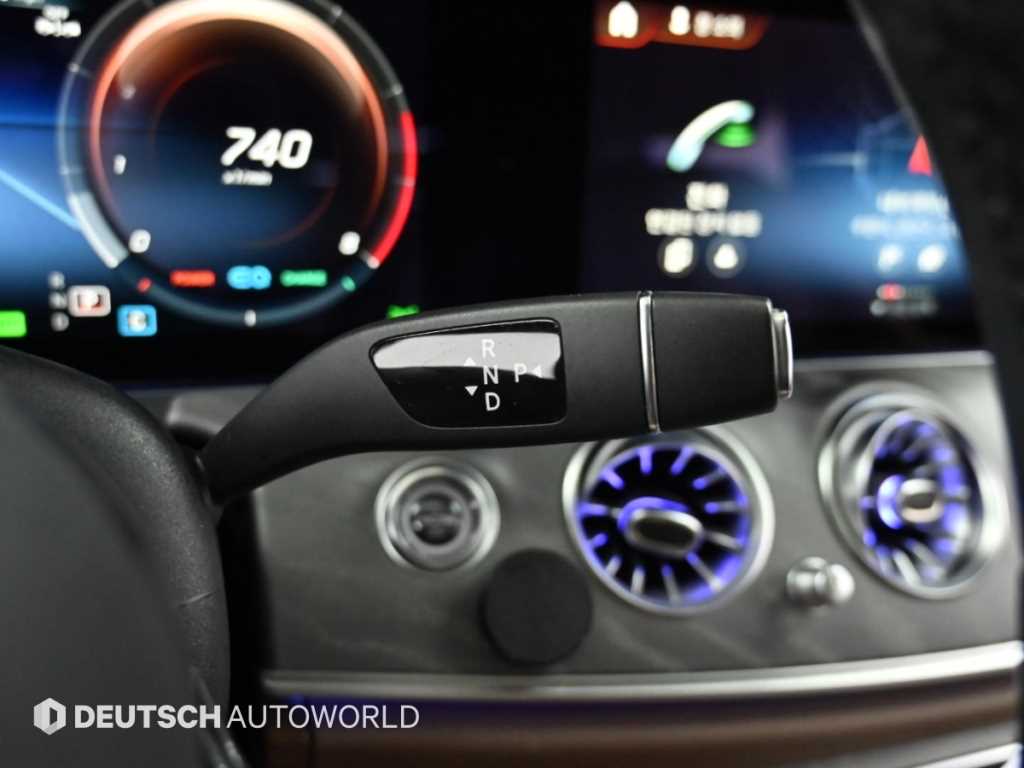 Mercedes-Benz E-Class — photo 09