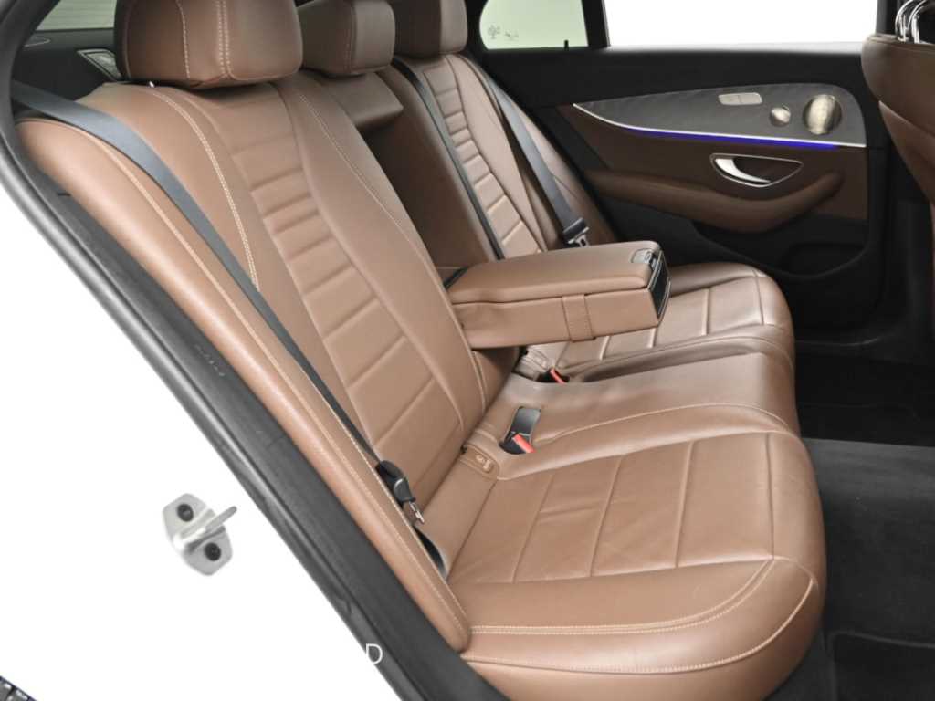 Mercedes-Benz E-Class — photo 12