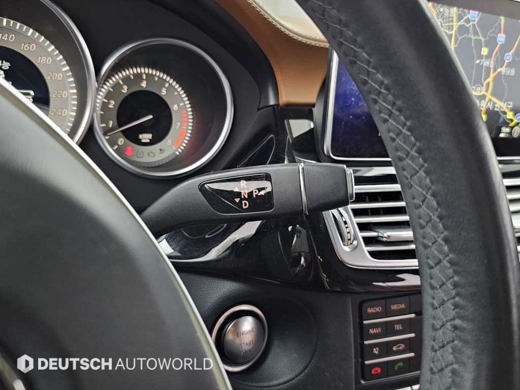 Mercedes-Benz CLS-Class — photo 08