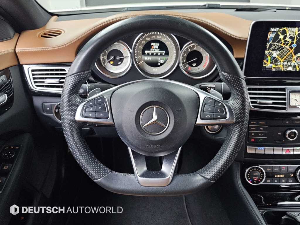 Mercedes-Benz CLS-Class — photo 12