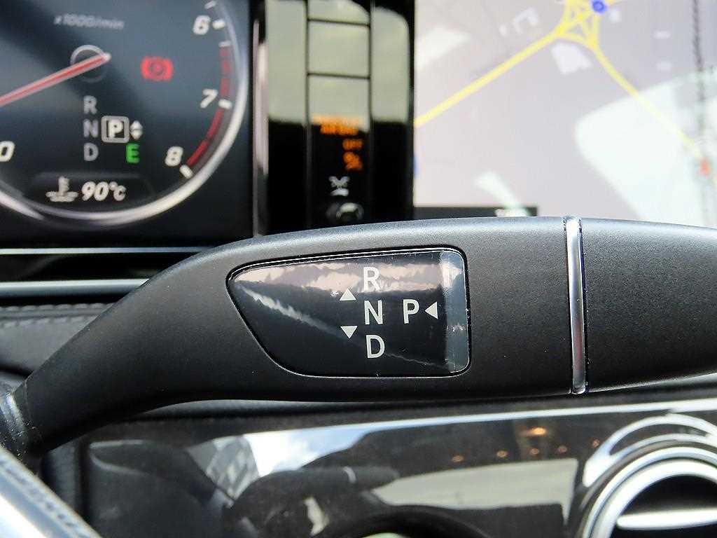 Mercedes-Benz S-Class — photo 11