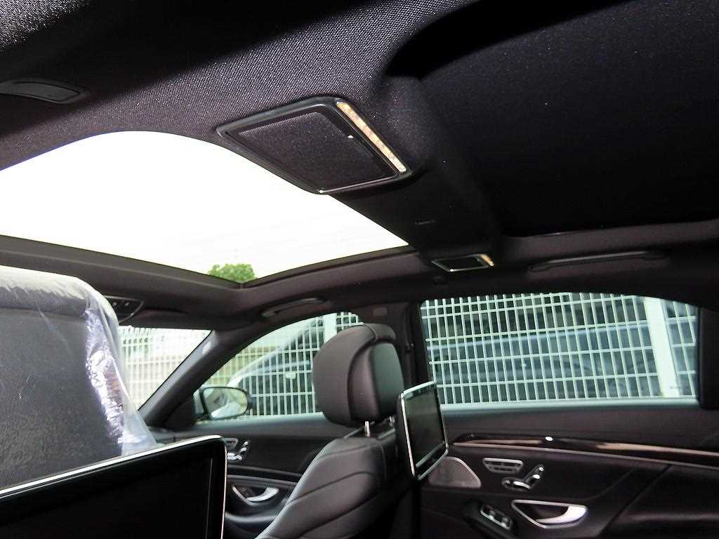 Mercedes-Benz S-Class — photo 15