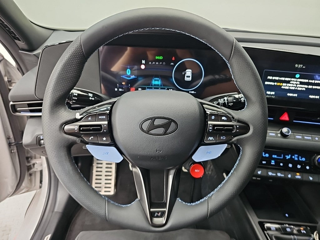 Hyundai AVANTE — photo 09