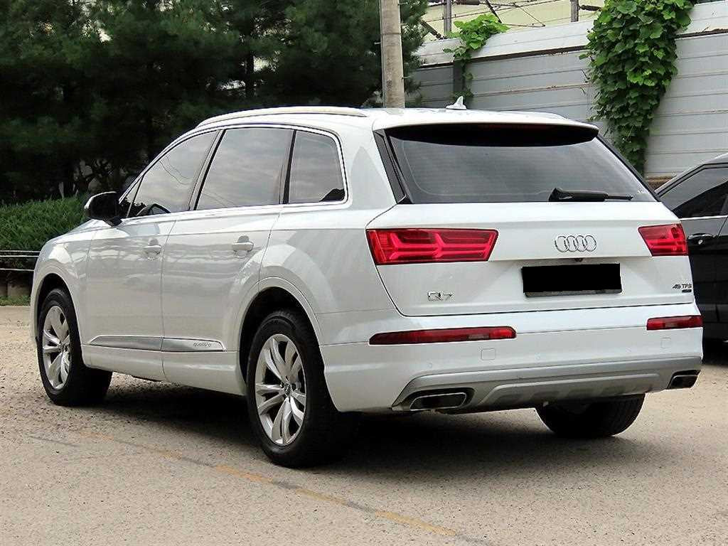 Audi Q7 — photo 03