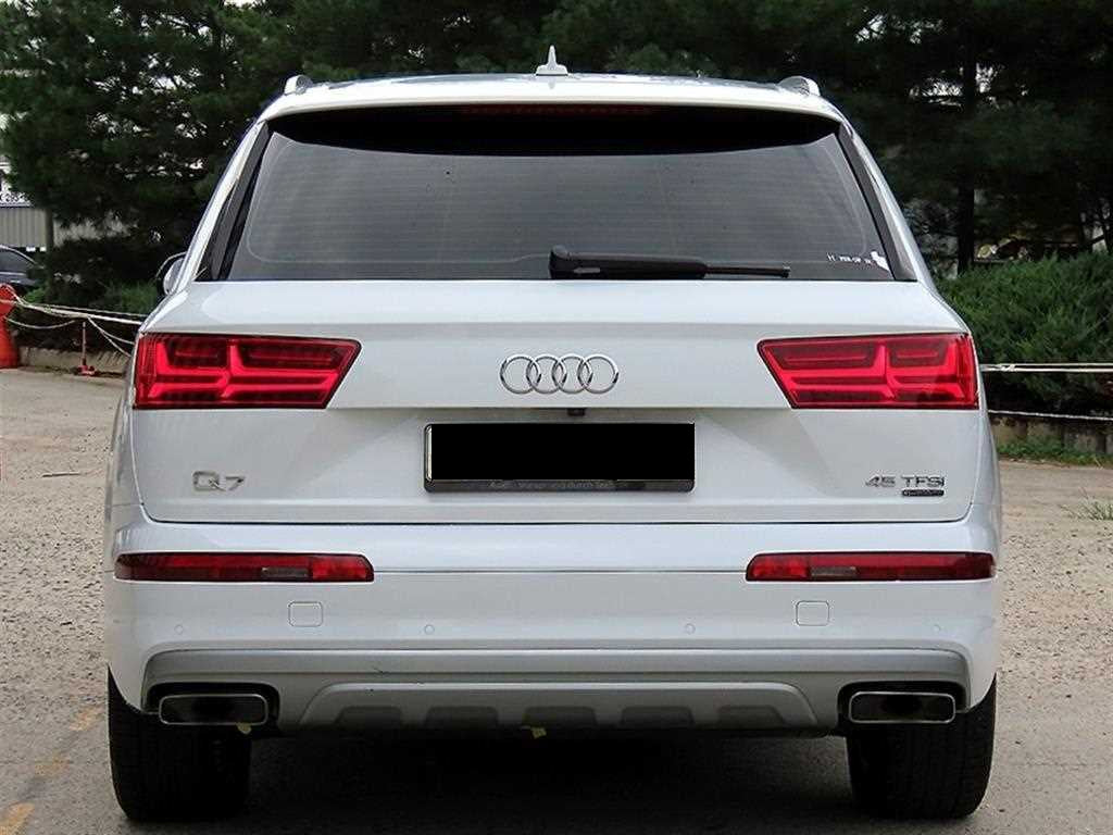 Audi Q7 — photo 04