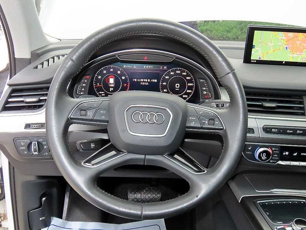 Audi Q7 — photo 08