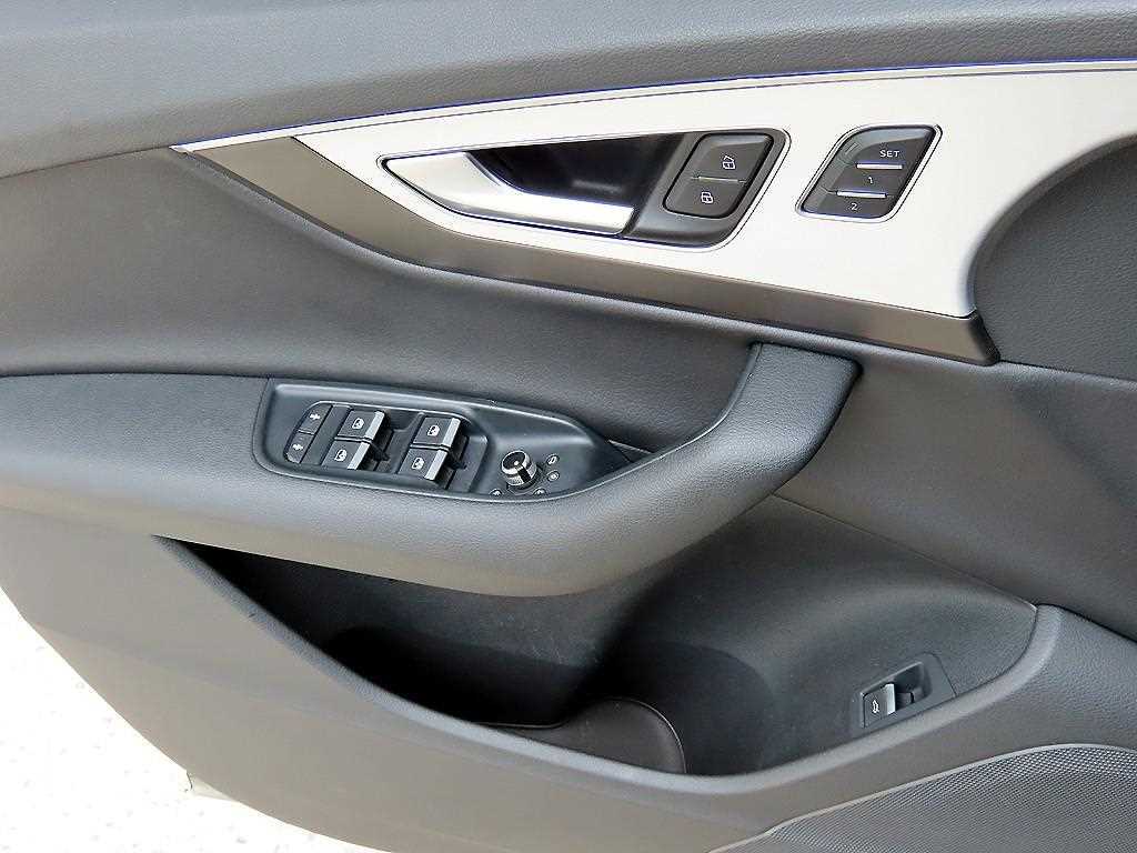 Audi Q7 — photo 11