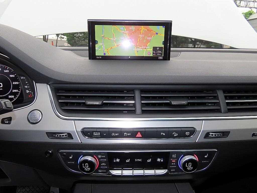 Audi Q7 — photo 13