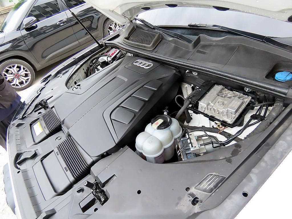 Audi Q7 — photo 19