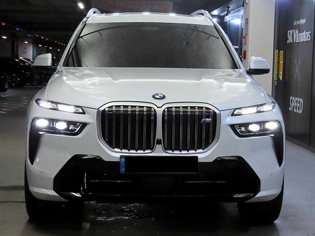 BMW X7 — photo 02