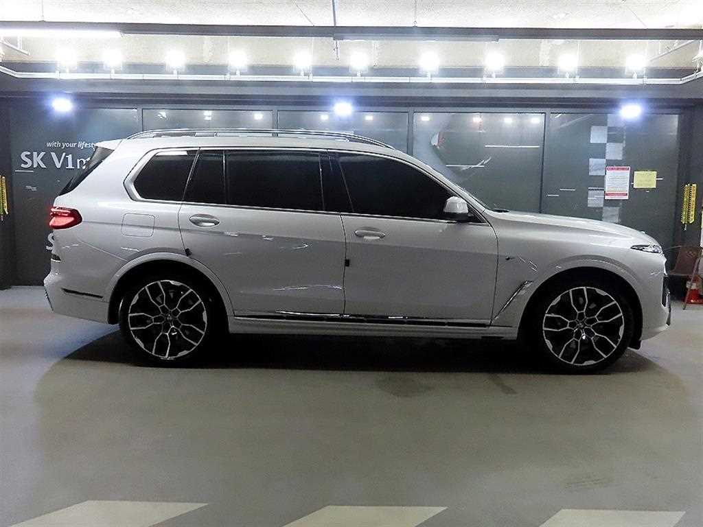 BMW X7 — photo 03