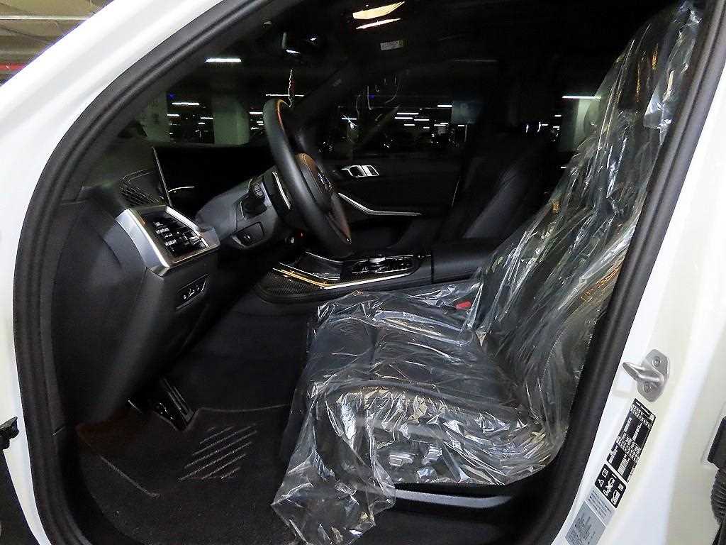 BMW X7 — photo 06