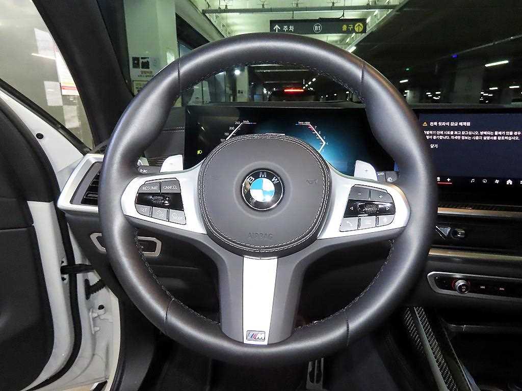 BMW X7 — photo 08