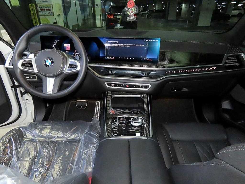 BMW X7 — photo 10