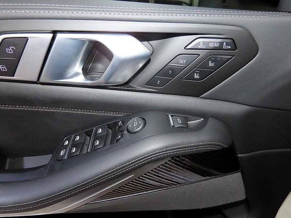 BMW X7 — photo 13