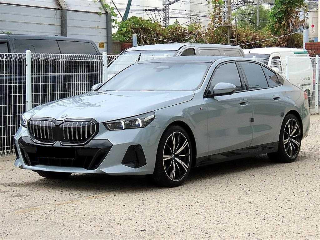 BMW 5-Series — photo 02
