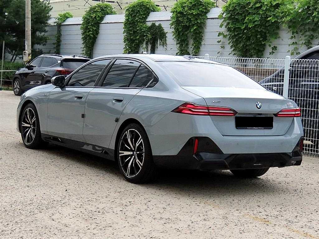 BMW 5-Series — photo 03