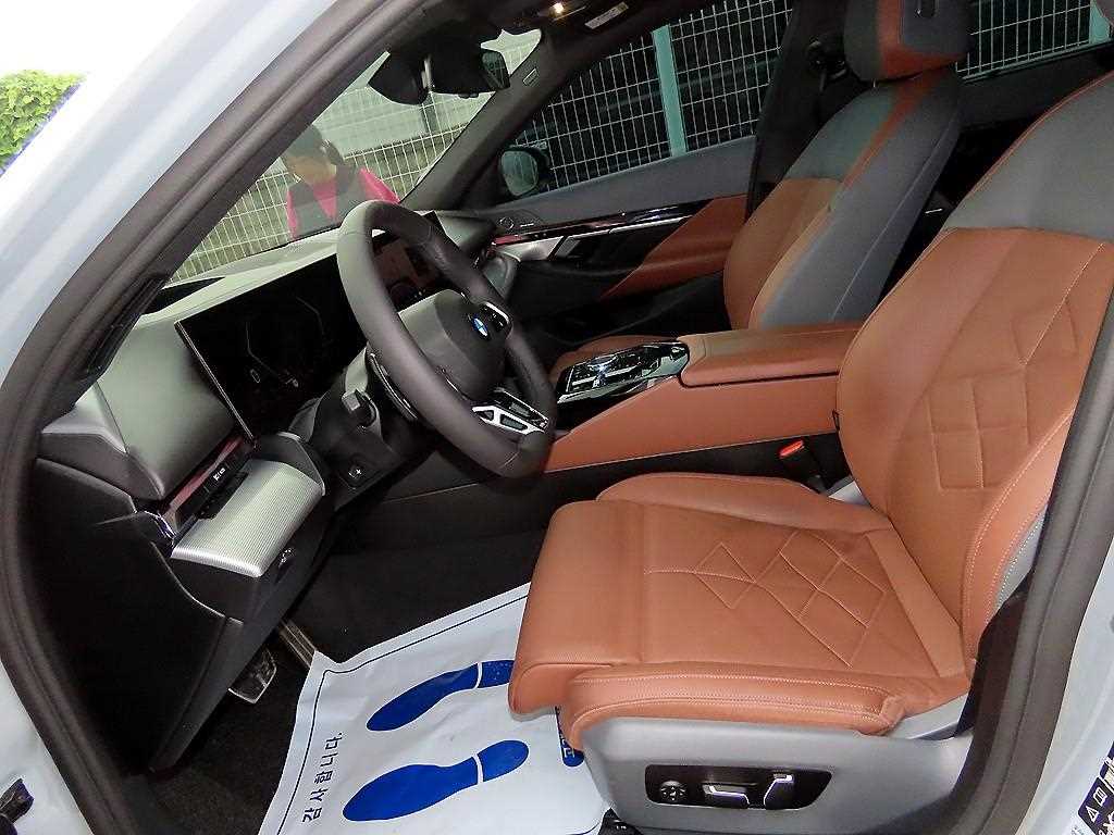 BMW 5-Series — photo 05