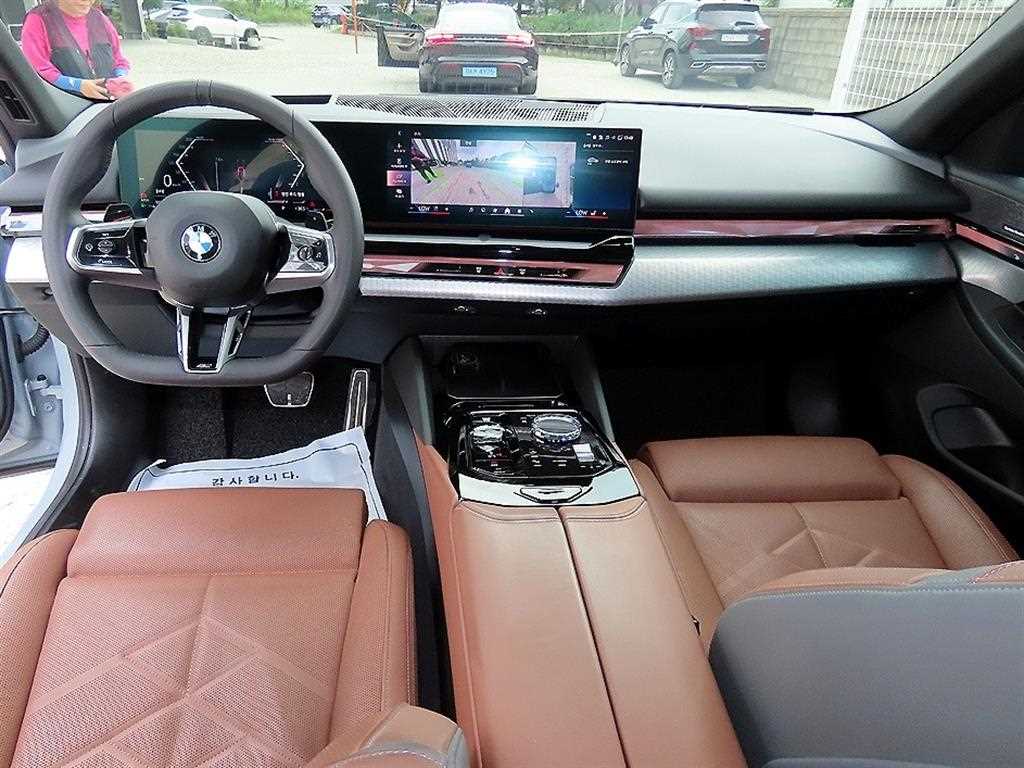 BMW 5-Series — photo 07