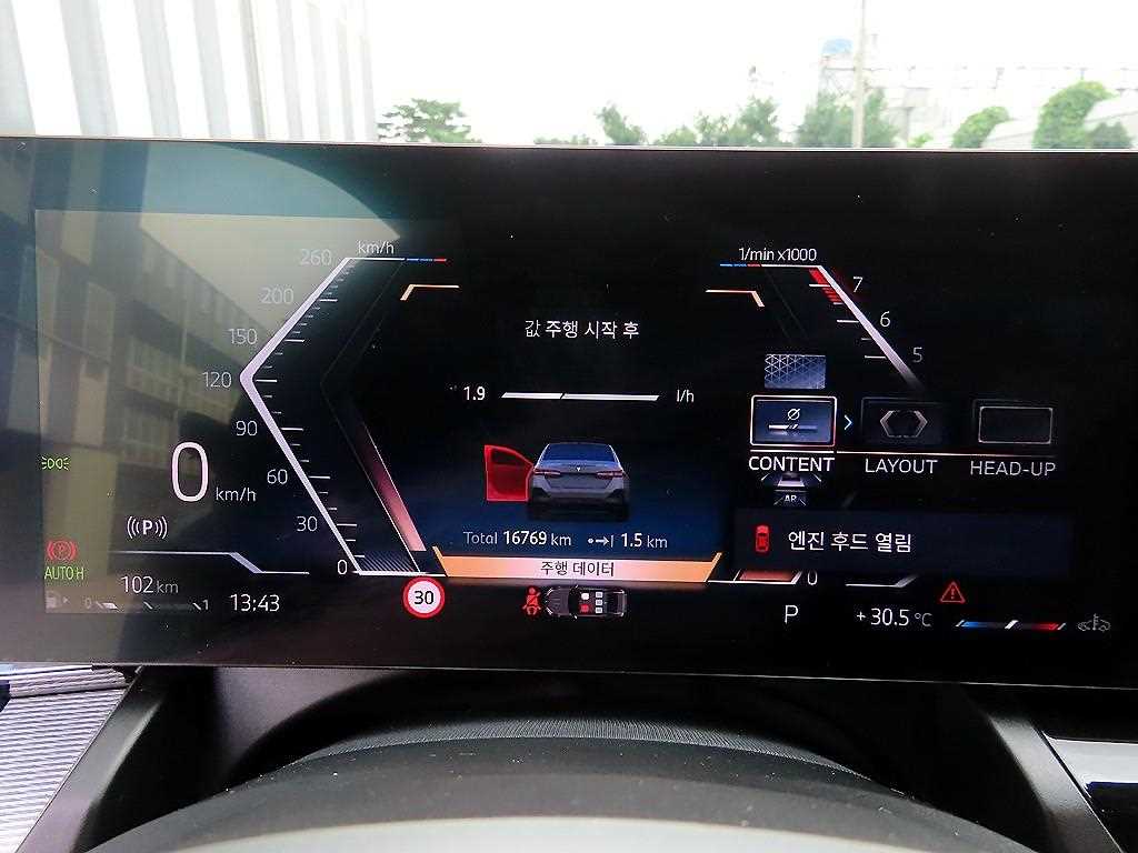BMW 5-Series — photo 09
