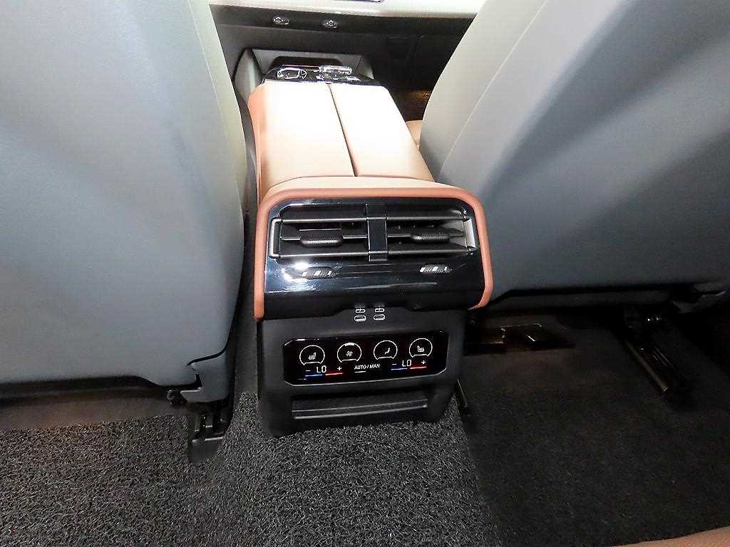 BMW 5-Series — photo 16