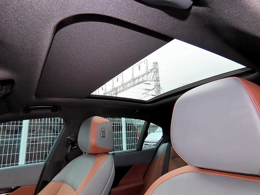 BMW 5-Series — photo 17