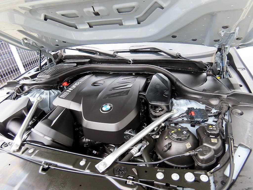 BMW 5-Series — photo 19