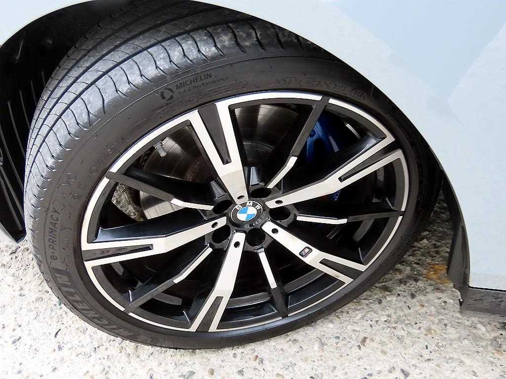 BMW 5-Series — photo 20