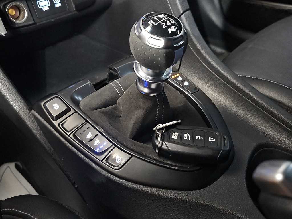 Hyundai Veloster — photo 08