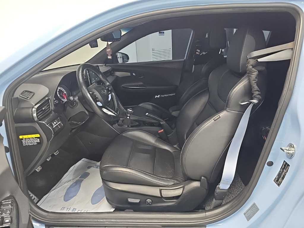 Hyundai Veloster — photo 11
