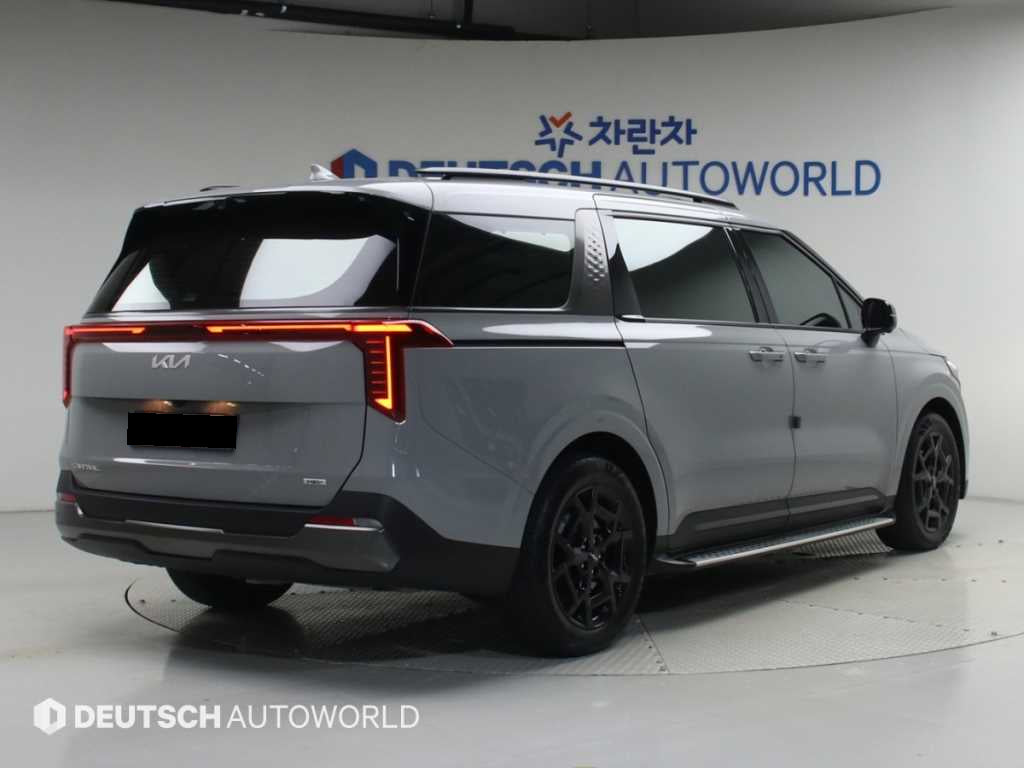 Kia Carnival — photo 02