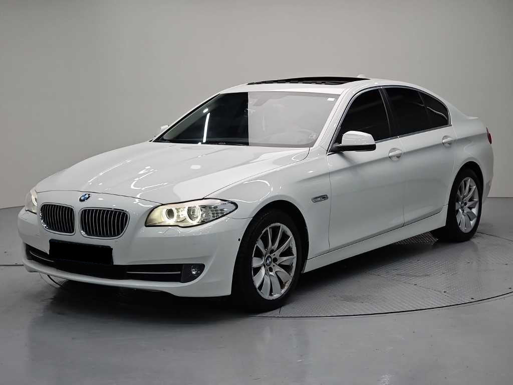 BMW 5-Series — photo 01