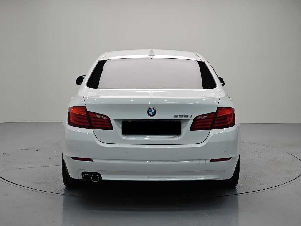 BMW 5-Series — photo 03