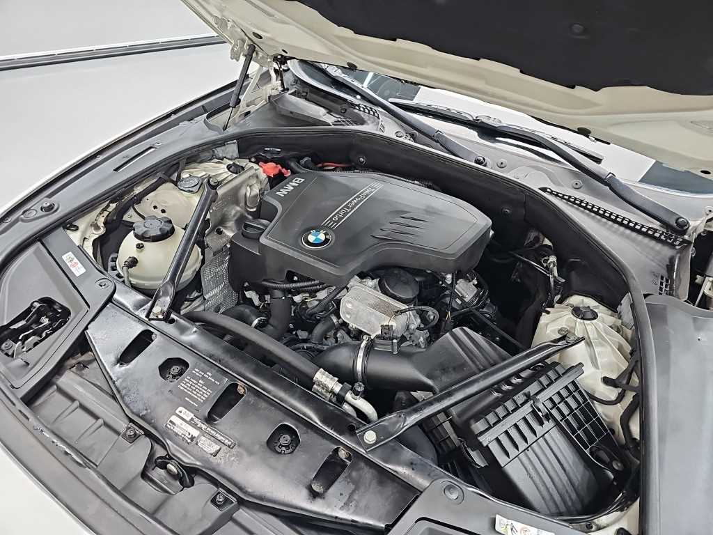 BMW 5-Series — photo 05