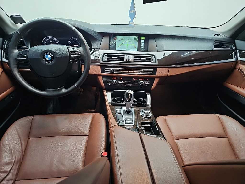 BMW 5-Series — photo 07