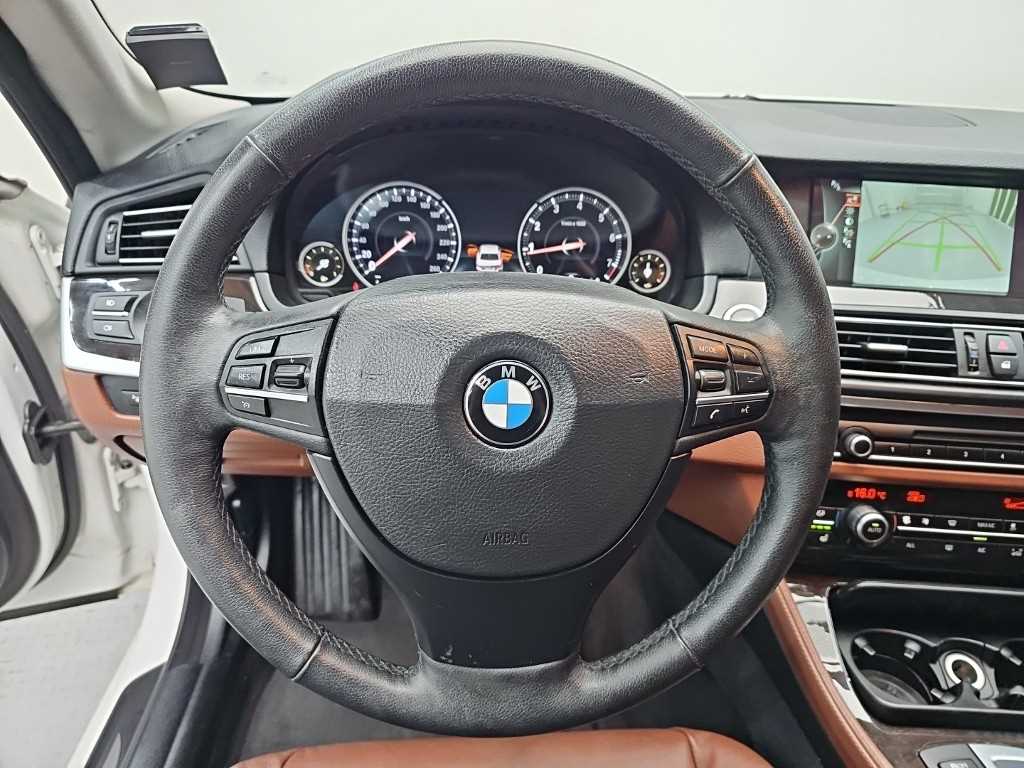 BMW 5-Series — photo 09