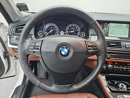 BMW 5-Series — photo 09