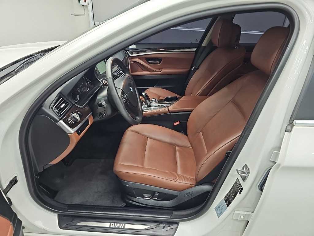 BMW 5-Series — photo 11