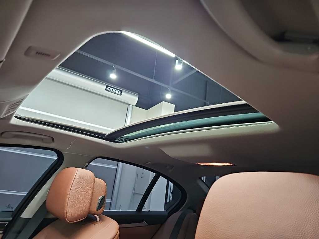 BMW 5-Series — photo 14