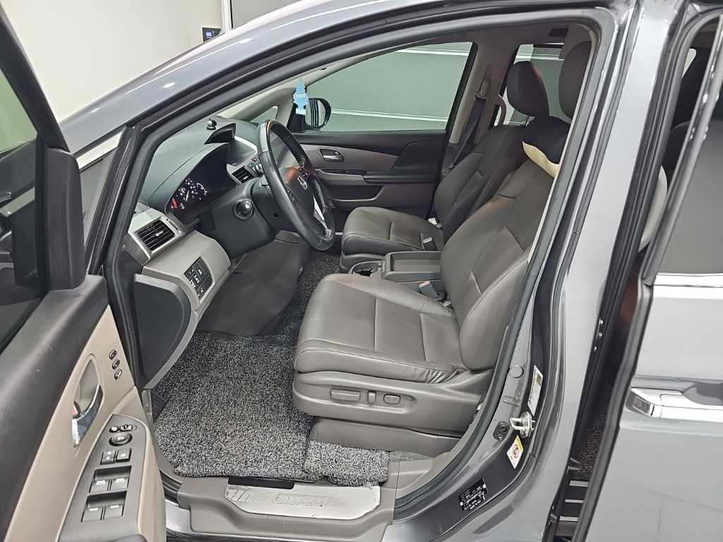 Honda Odyssey — photo 11