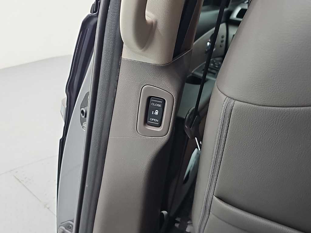 Honda Odyssey — photo 15