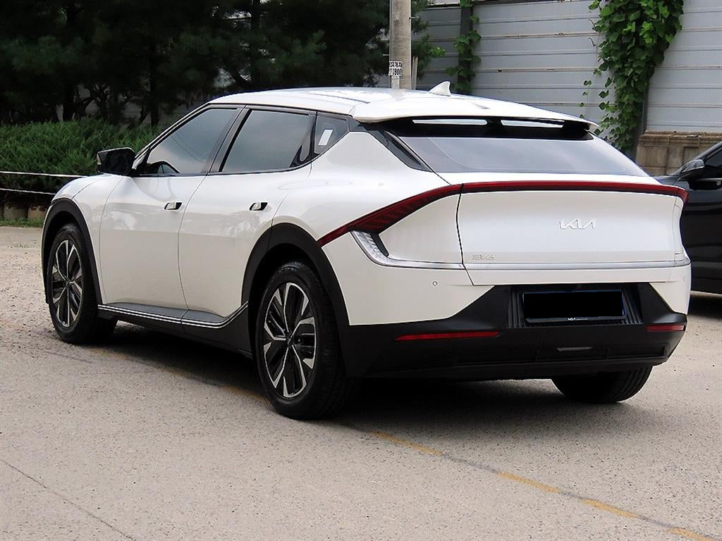 Kia EV6 — photo 03