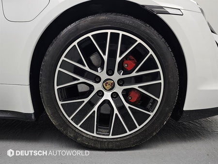 Porsche Taycan — photo 05